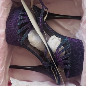 Chinese Laundry Women's Tippy Top Giraffe Platform